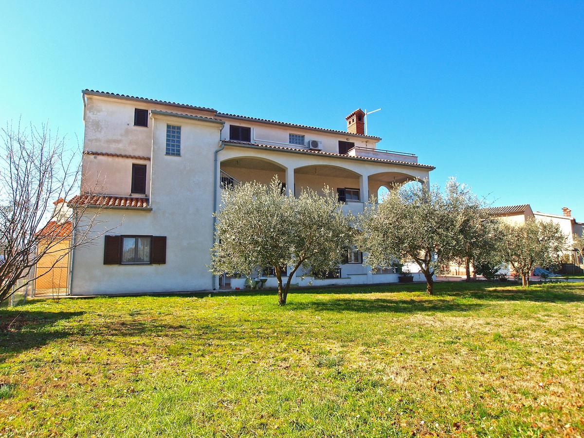 Apartments Blazenka 1270 Πούλα Εξωτερικό φωτογραφία